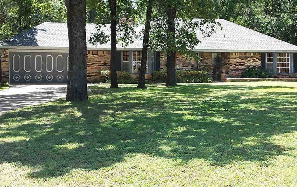 1st image of 302 Eastwood Cir