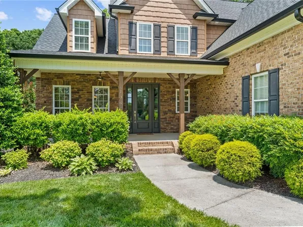 136 Loganberry Ct, Clemmons, NC 27012