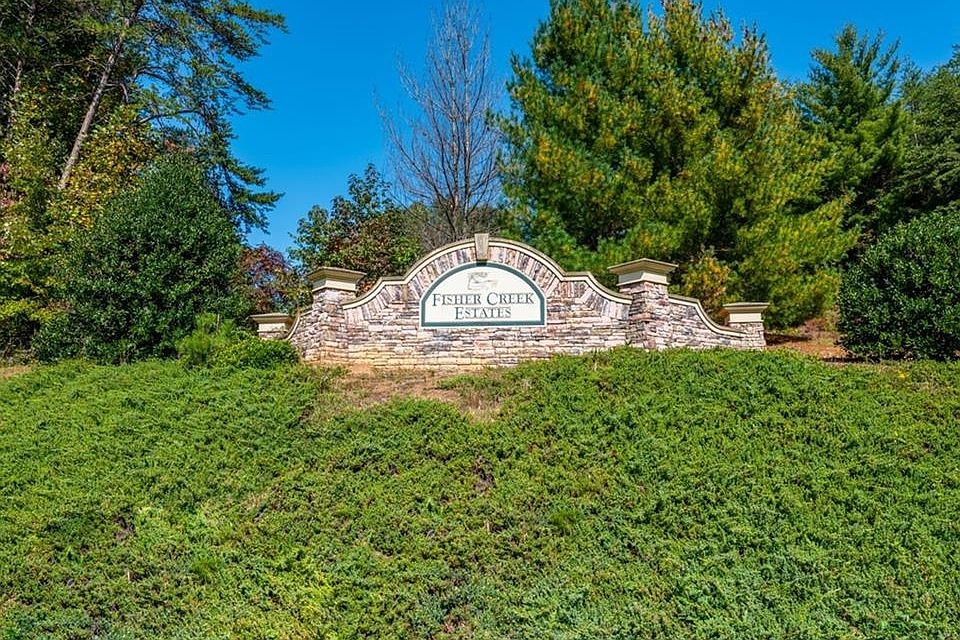1st image of 28 Brown Deer Dr
