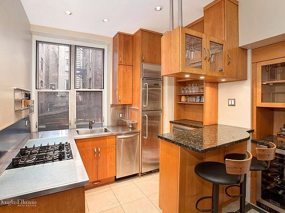 3rd image of 306 W 4th St APT A1