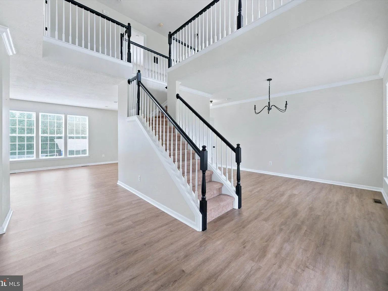 4 bed, 3.5 bath, 2949 sqft, $3,500 — Photo 2