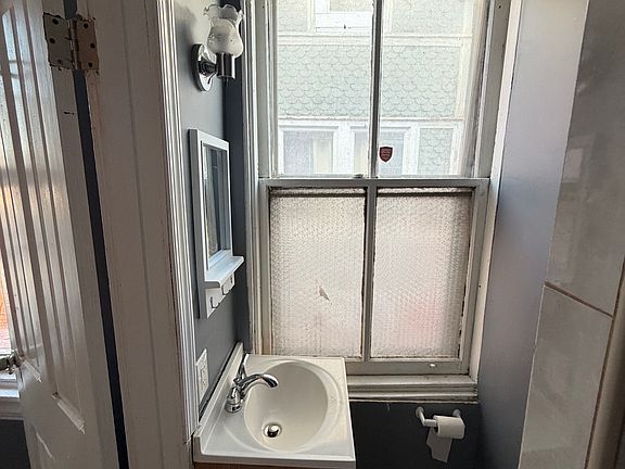 5th image of 413-415 Woodward St APT 413-3