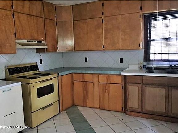3rd image of 1375 AGNES Street