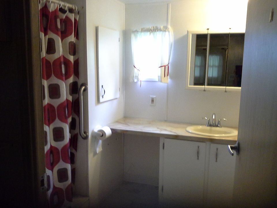 1st image of 122 Village Ct