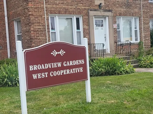 2203 S 13th Ave APT 11A, Broadview, IL 60155