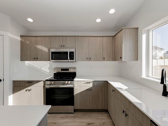 5th image of 18218 N Lion Head Ave