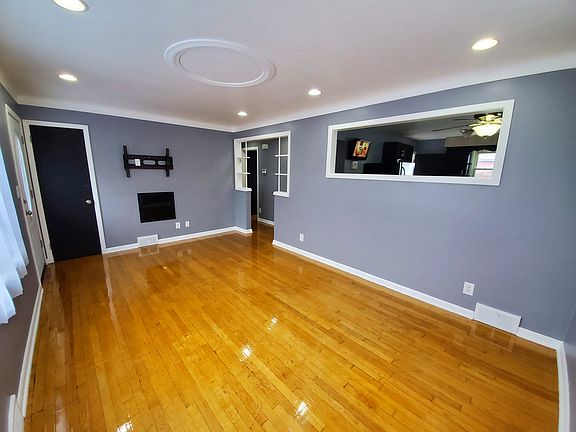 3rd image of 1221 Aberdeen Ave
