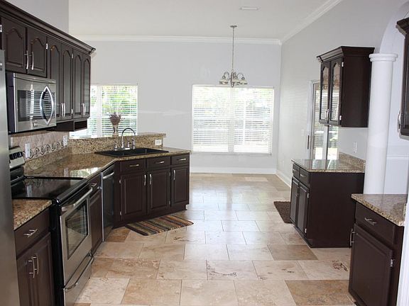 5th image of 213 Ivory Dr