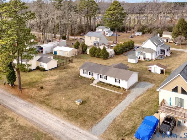 239 Marine Dr, Dunnsville, VA 22454