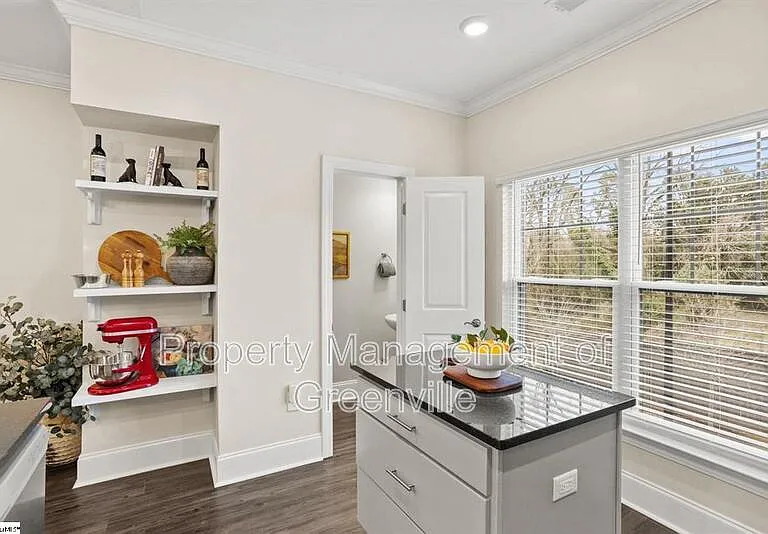 1505 E North St #2101 — Photo 2