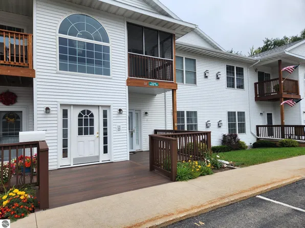 1025 E Lincoln St APT 10, East Tawas, MI 48730