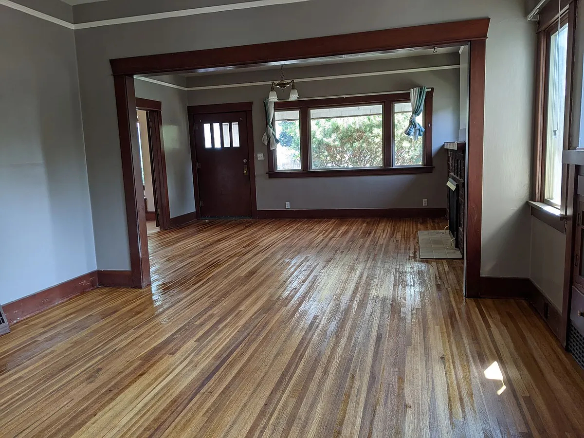 Building Photo - 803 10th Ave