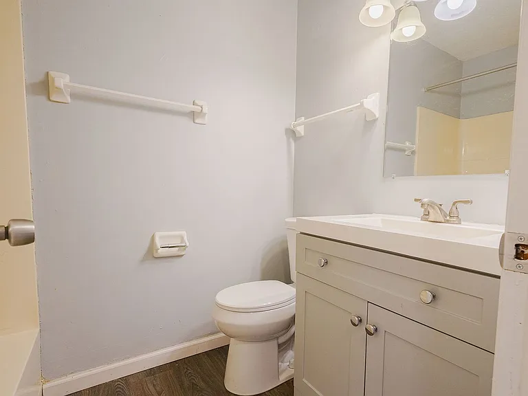 100 Heritage Cir #142 — Photo 8
