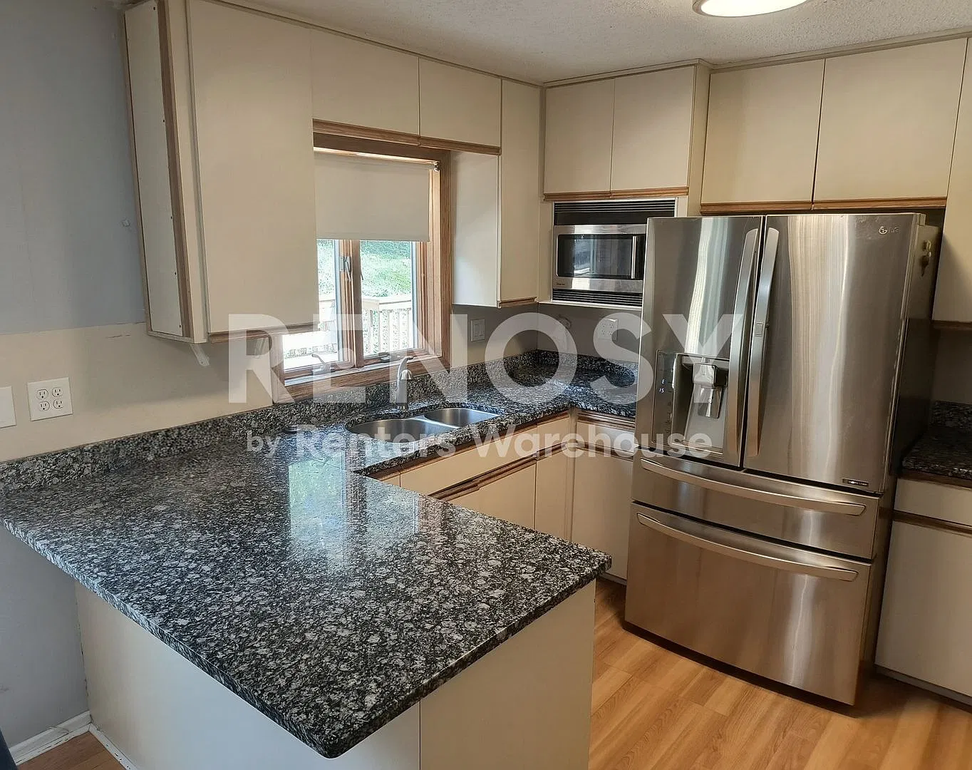Available Now 5 Bedroom 3 Bath Townhouse in Minnetonka — Photo 3