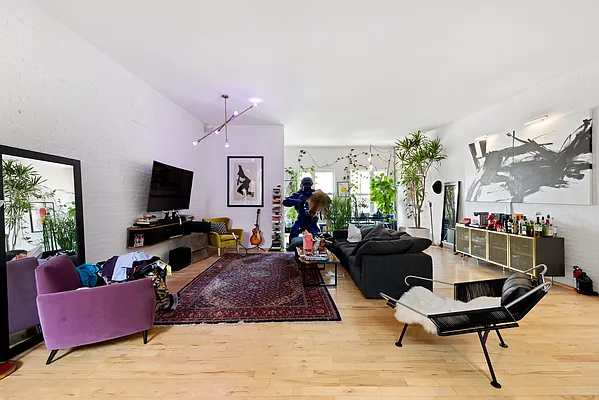 Rented by SERHANT. | media 7