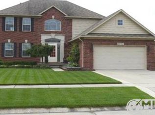 22422 Bluewater Dr, Macomb, MI