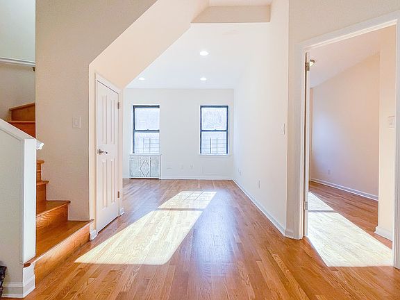 3rd image of 34 W 75th St APT 4R