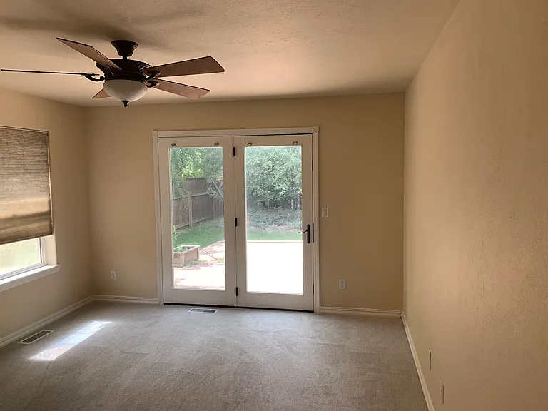 511 Sanders Ave — Photo 4