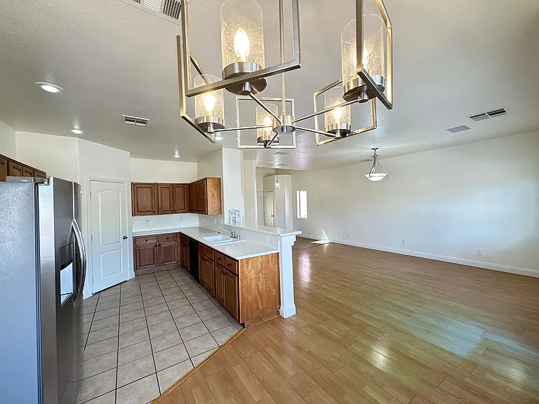 9442 Marshall Creek St — Photo 6