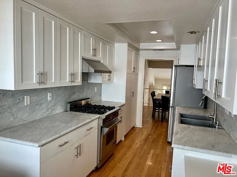 1586 Palisades Dr — Photo 10