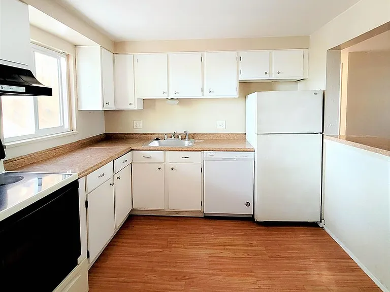 1035 Magnolia St #B — Photo 3