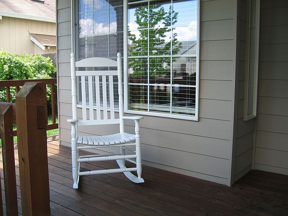 Nice front porch!