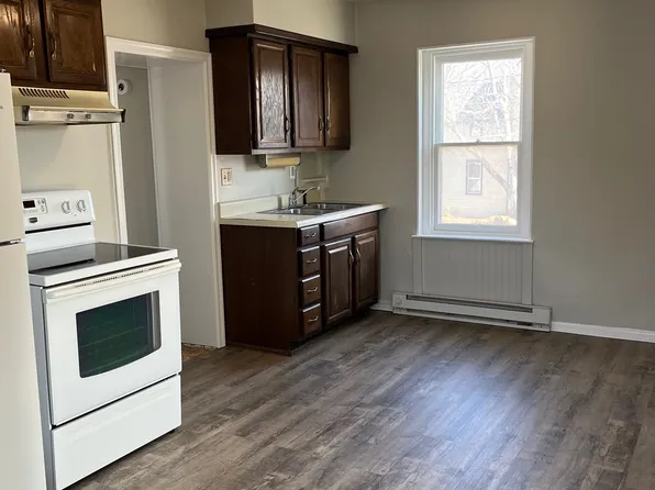 445 Main St #B, Akron, PA 17501