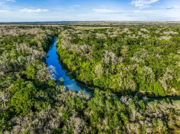 687 County Road 340, Gonzales, TX 78629