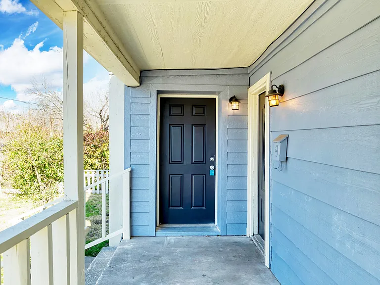 1433 S Travis St #A — Photo 40