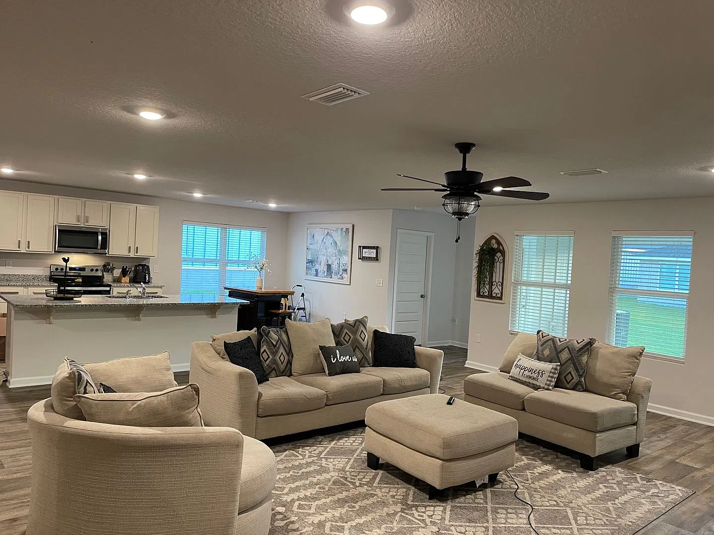 5-Bedroom/3-Bath Home with Open Floor Plan & Community Pool — Photo 4