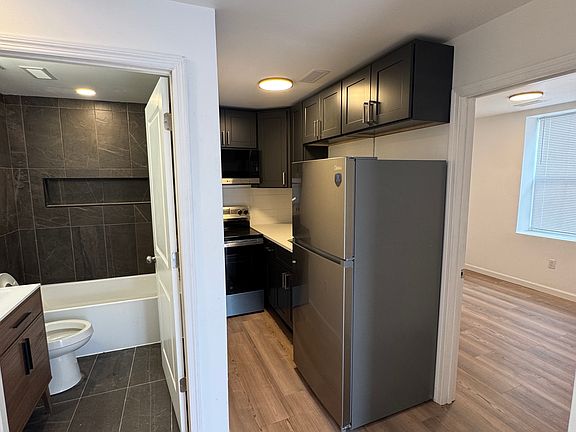 3rd image of 839 S Jackson St #4