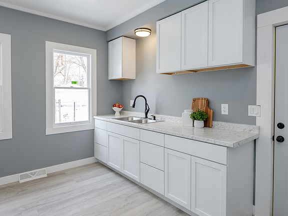 3rd image of 915 Hays Park Ave