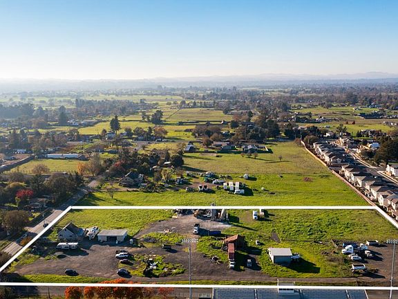 2nd image of 671 Bellevue Avenue