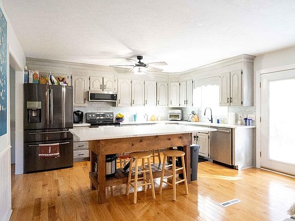 5th image of 440 Fox Crest Dr