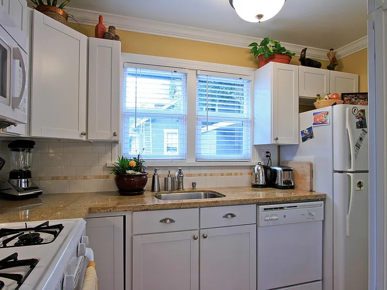 128 Seale Ave — Photo 8