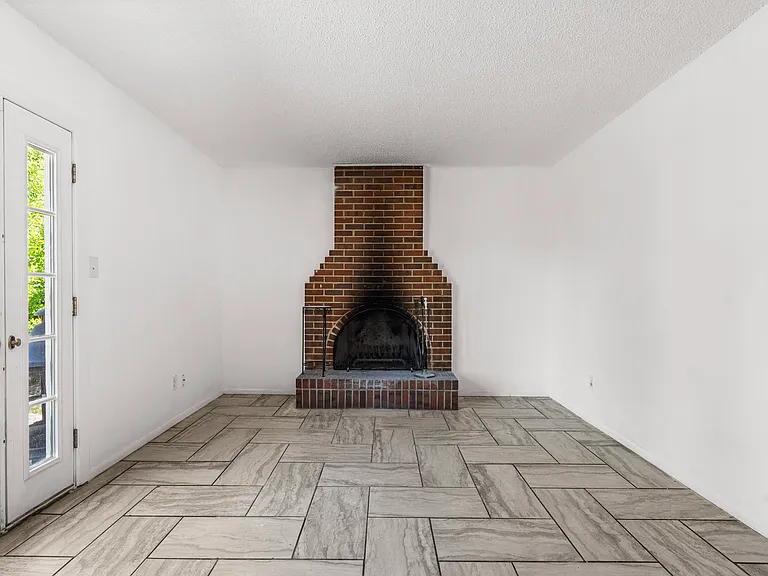 5916 Wolf Creek Pl — Photo 36