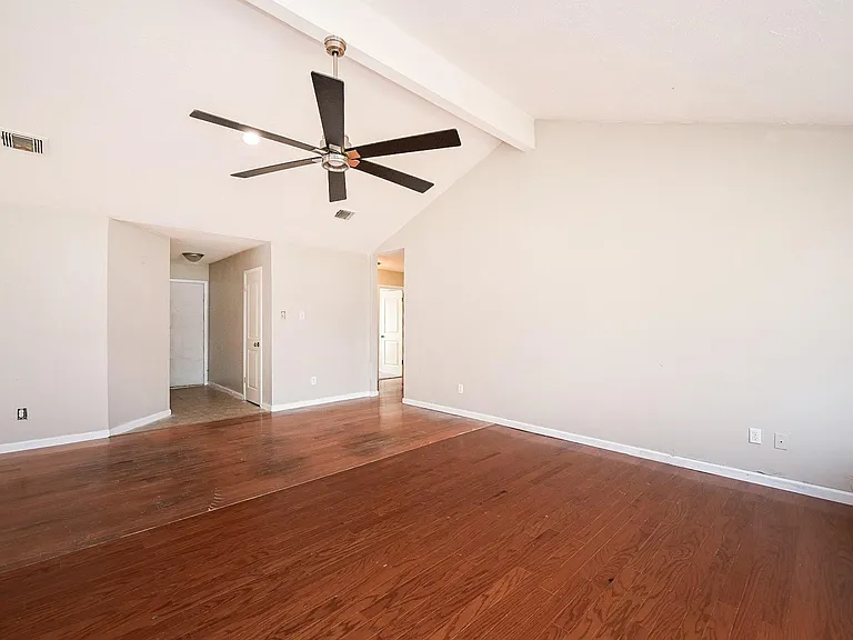 1114 Blue Diamond Dr — Photo 5