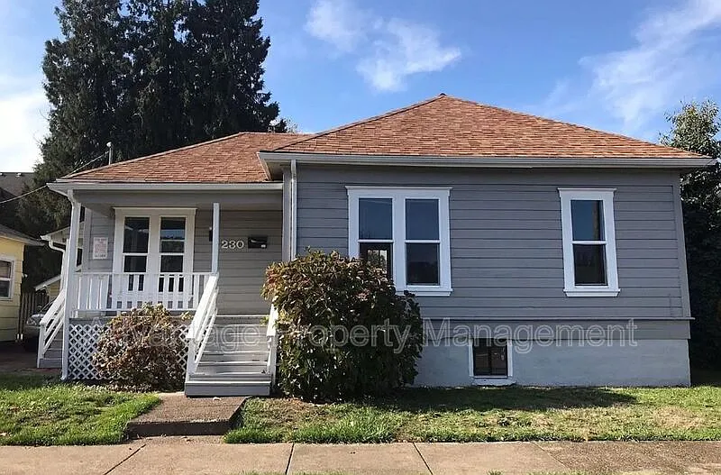 3 bed, 2.0 bath, 924 sqft, $2,500 — Photo 2