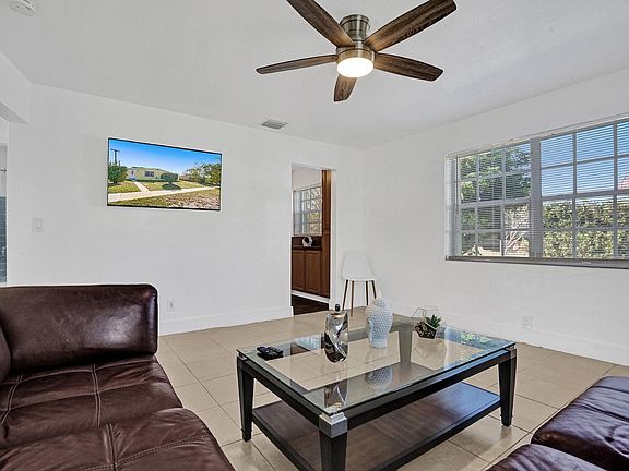 5th image of 6110 SW 38th St