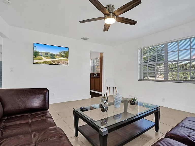 6110 SW 38th St — Photo 5