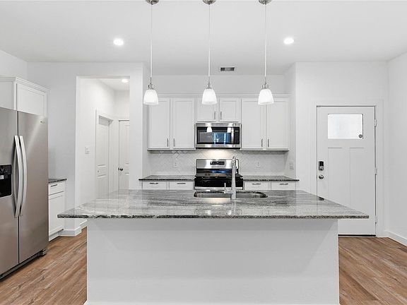 3rd image of 3008 La Latina Dr