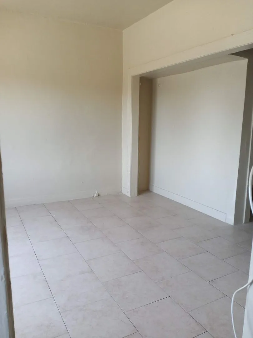 823 UNION APTS — Photo 3