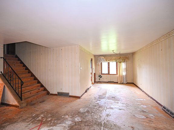 5th image of 16417 Blair Ln