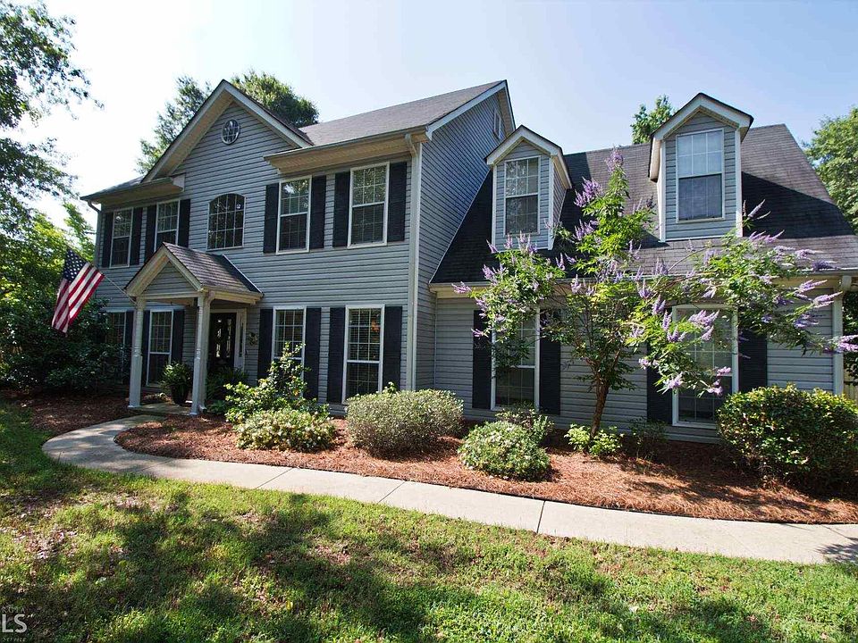 1st image of 207 Oakwood Ct