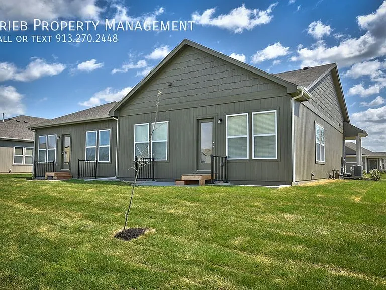 584 S Poplar St — Photo 45