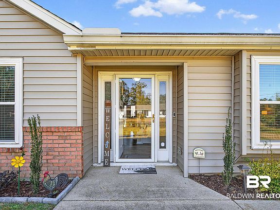 4th image of 2 Magnolia Cir