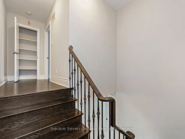 2147 Vineland Cres — Photo 40