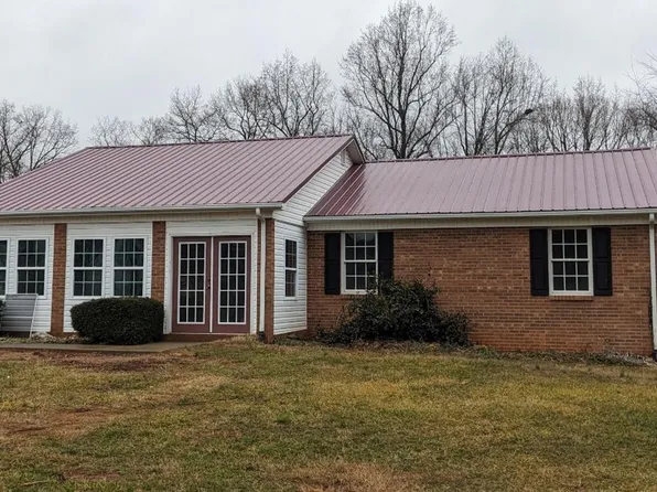 2250 Pocket Rd, Hurt, VA 24563