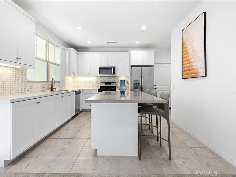 117 Henson — Photo 11