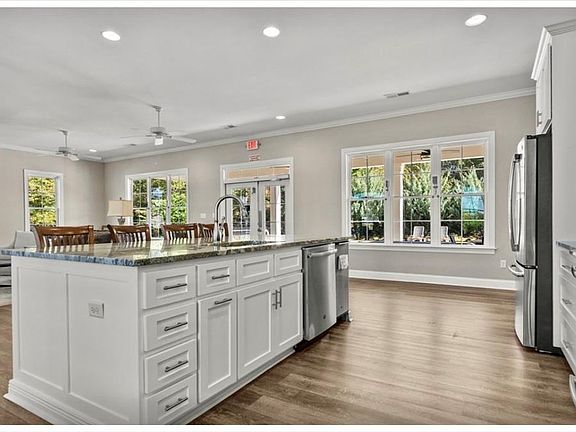 3rd image of 177 Oakside Cir